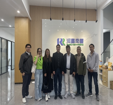 Welcome Vietnamese Customers to Visit Our Company